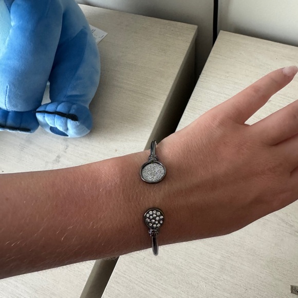 Elegant Silver and Black Women's Bracelet - Picture 1 of 3